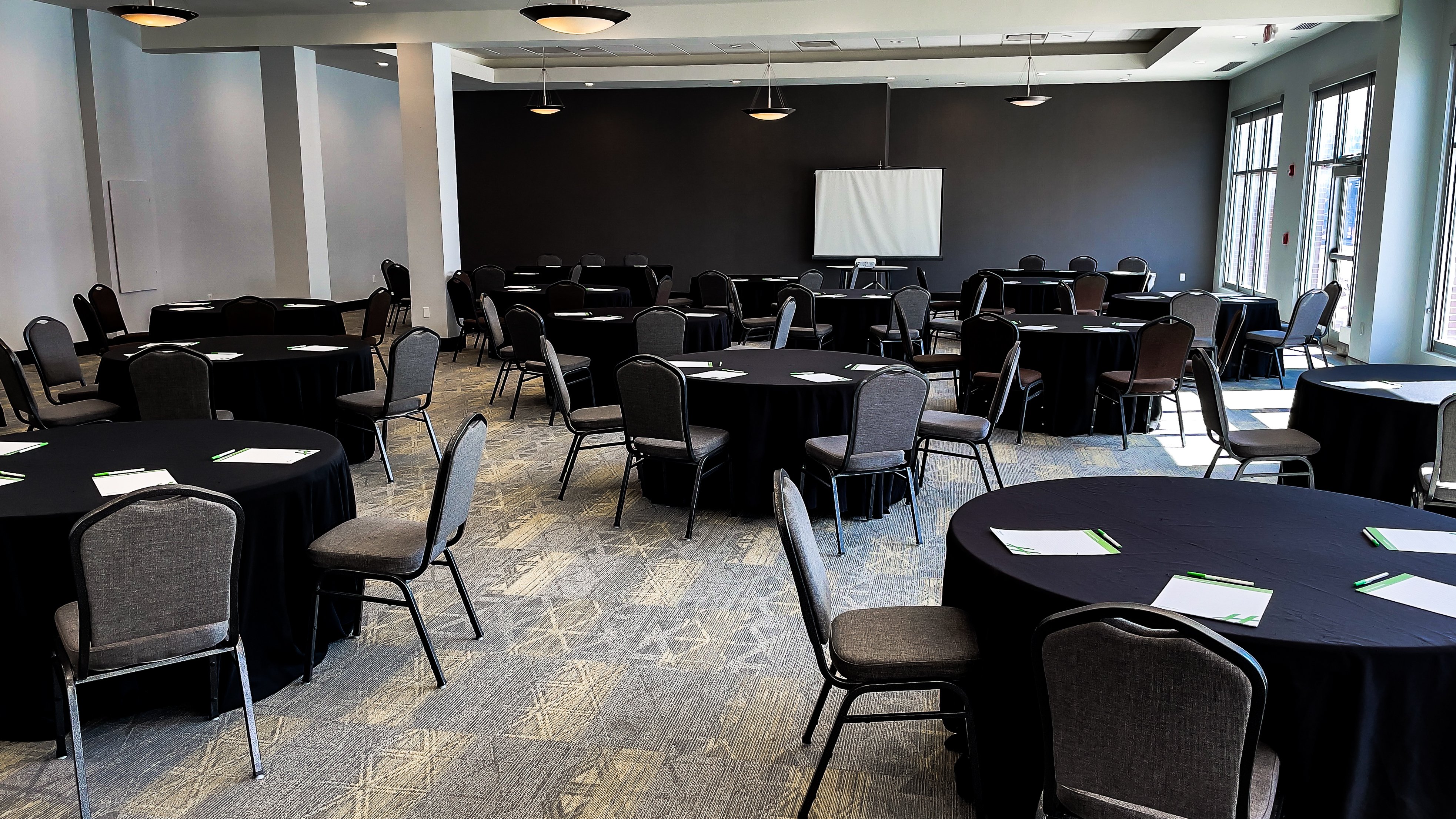 Holiday Inn Omaha Downtown-Airport 66/77