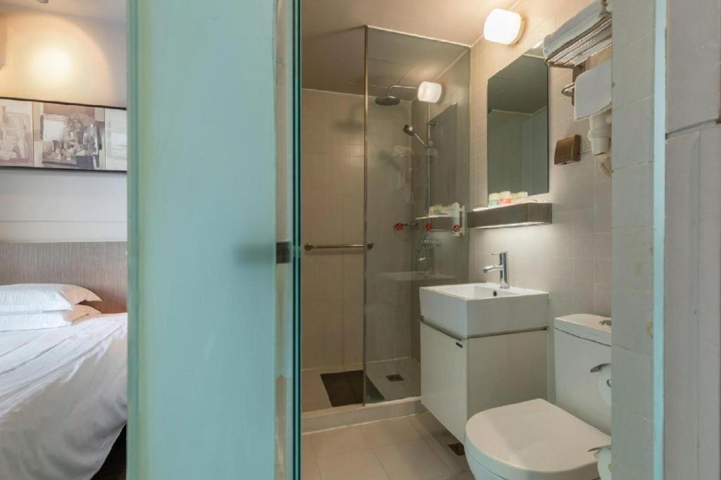 Jinjiang Inn Select (Shenyang Railway Station Taiyuan South Street) 48/50