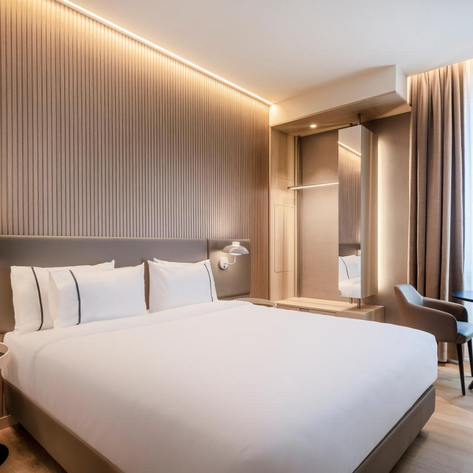 Deluxe, High Floor