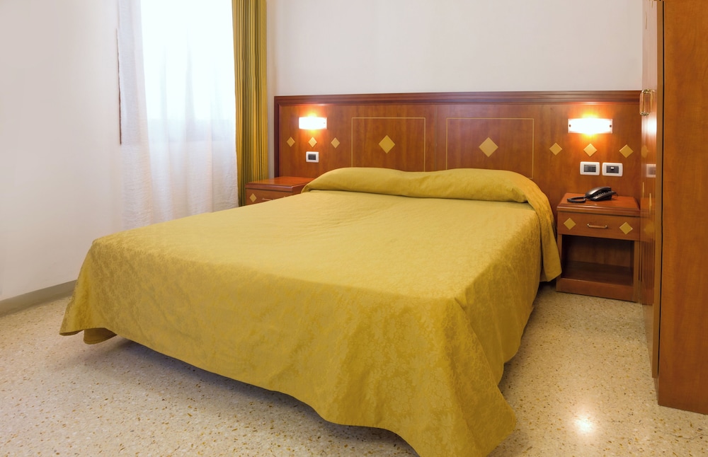 STANDARD, DOUBLE OR TWIN BED