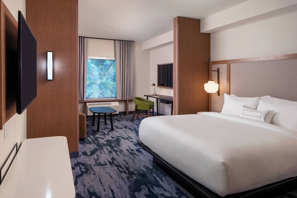 SUITE, KING BED, SOFA, ACCESSIBLE