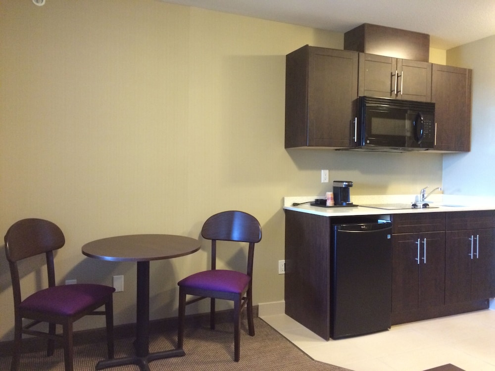 Meridian Inn & Suites 26/32