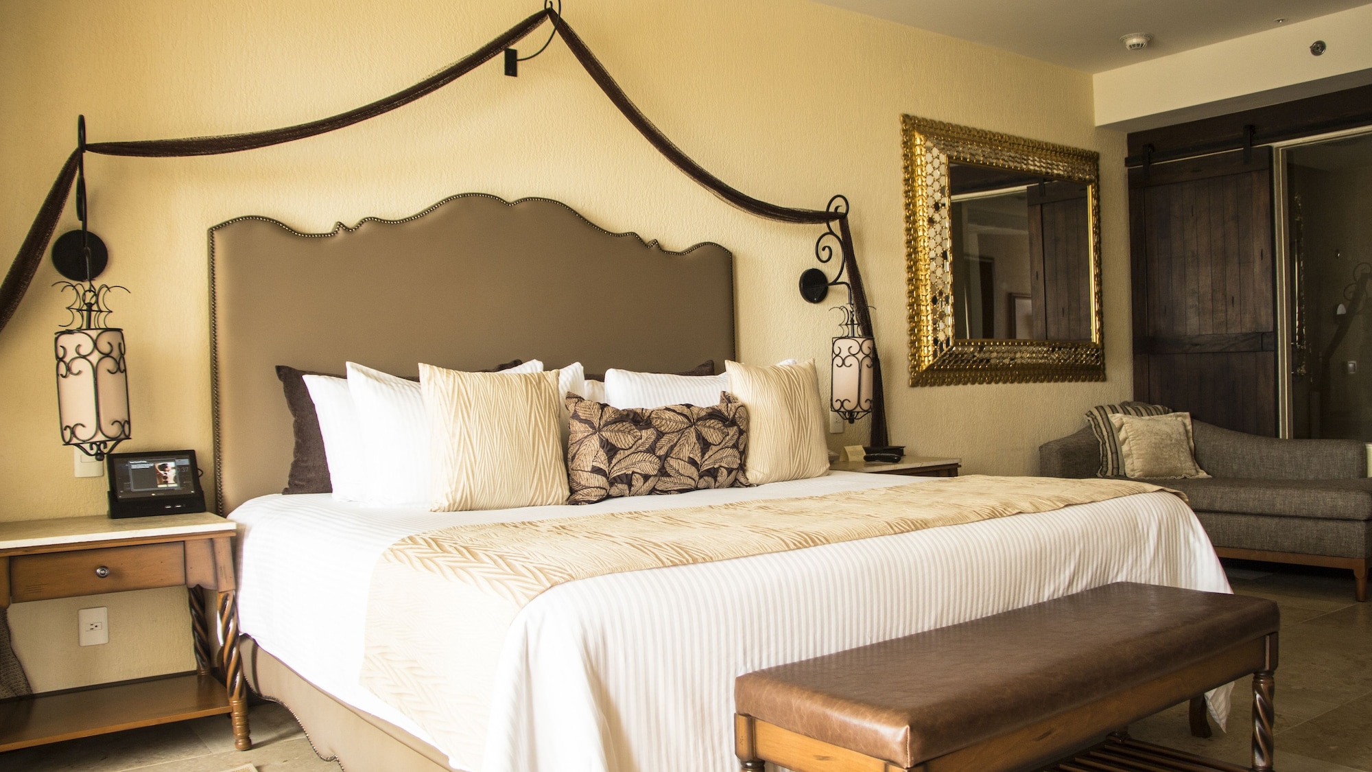 Presidential, Swim Out, Suite, King Bed, Ocean Front