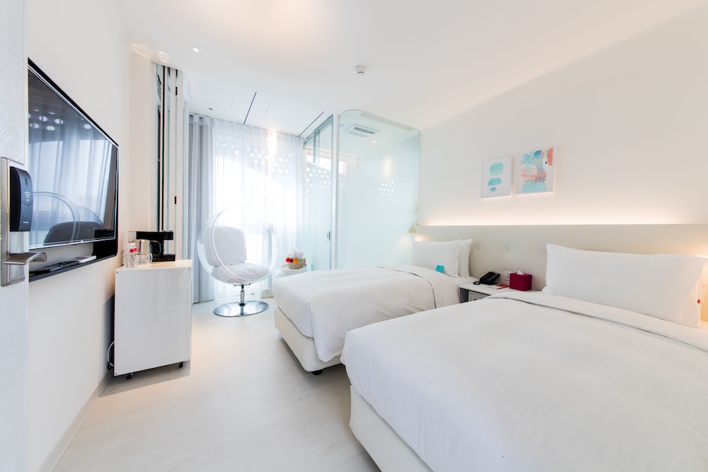 HOTEL POISPOIS 16/56