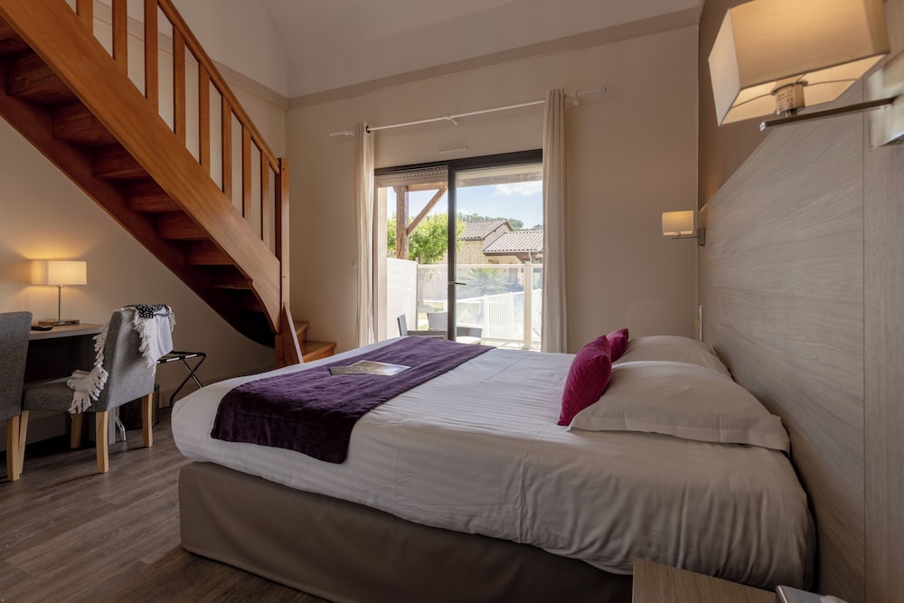 HOTEL L OUSTAL 14/50