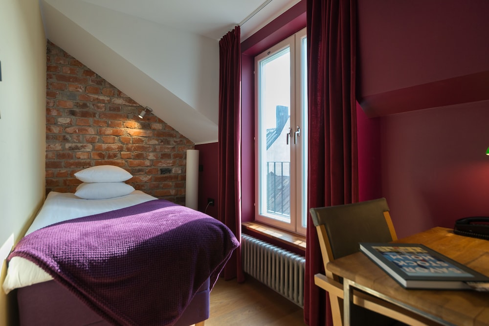 ROOM, SINGLE, SMALL