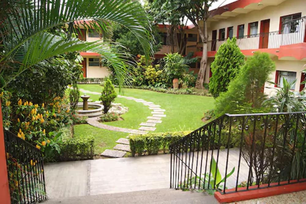 Hotel La Casona del Llano 27/33