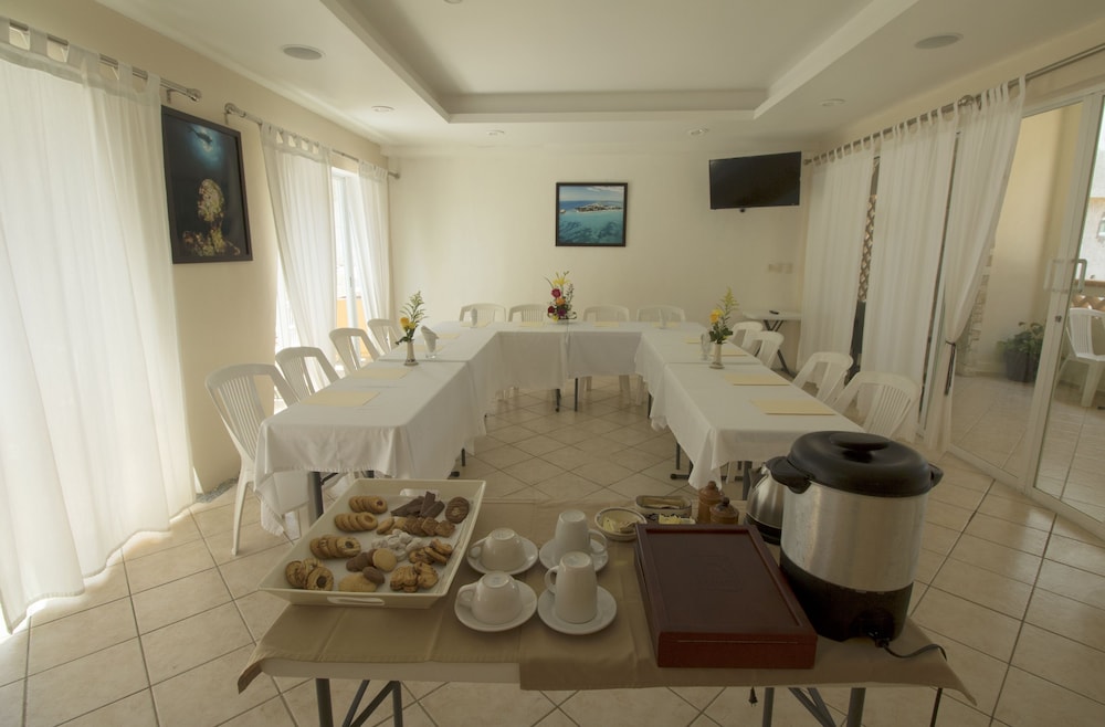 Hotel & Suites Bucaneros, Isla Mujeres 39/48