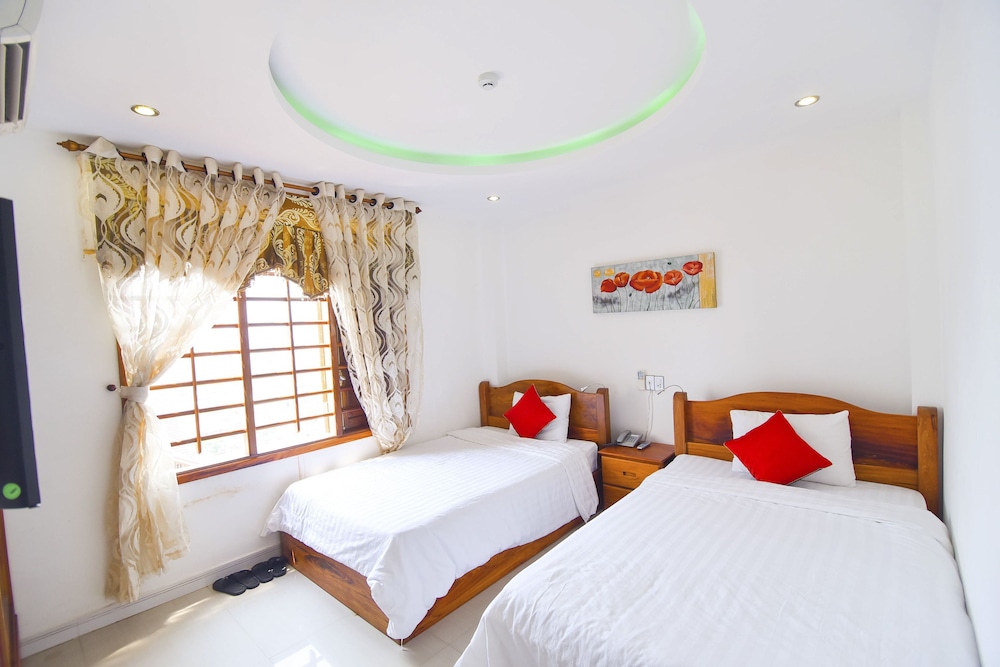 San San Hotel 22/66