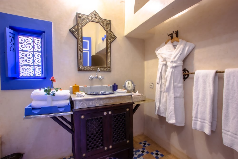 Riad Kaiss By Anika 34/70