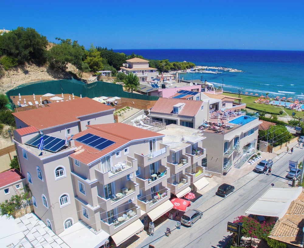 Porto Planos Beach Hotel in Zakynthos