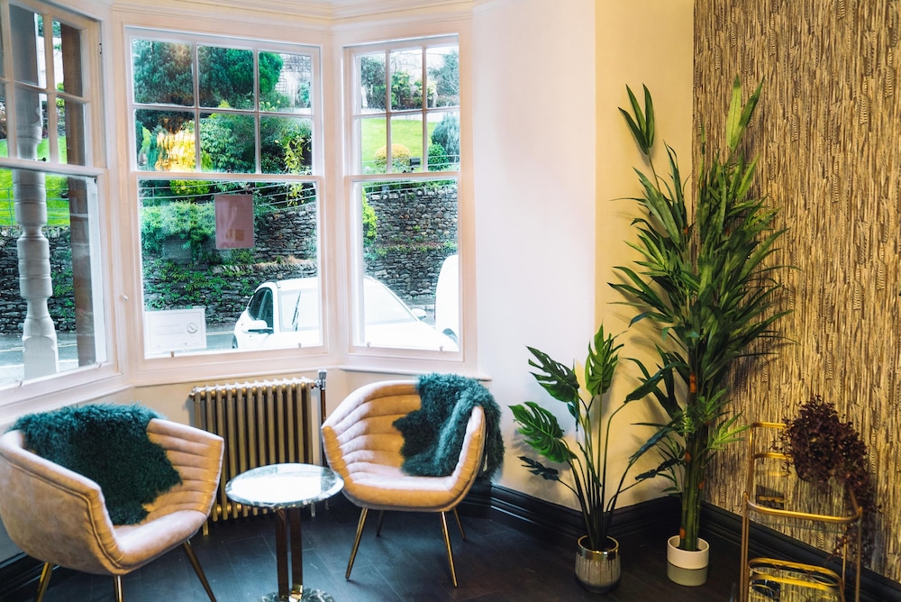 Cranleigh Boutique 31/46