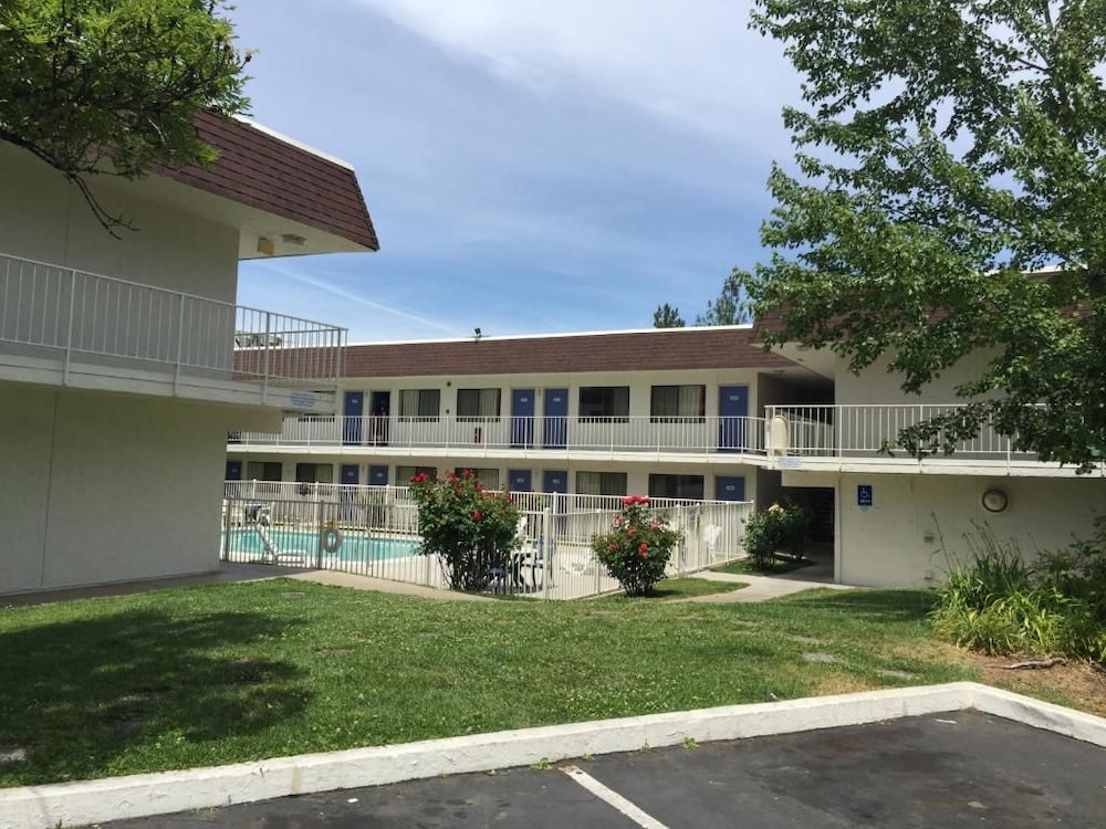 Motel6 Yreka, CA 8/62