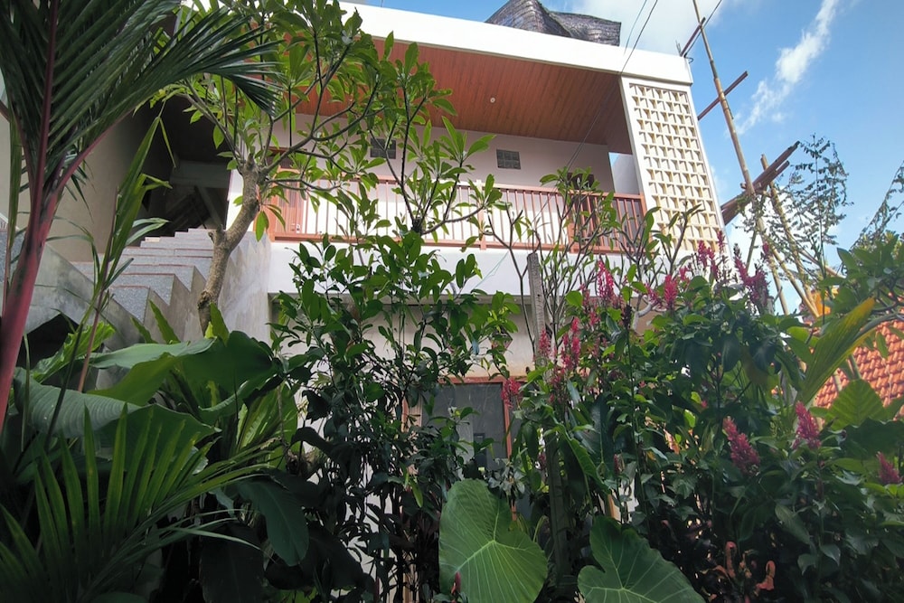 Bhuana Shanti Homestay 1/50