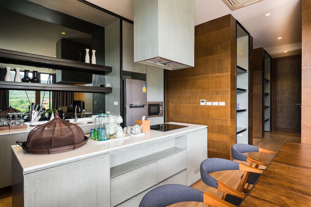 Atta Lakeside Resort Suite 11/81