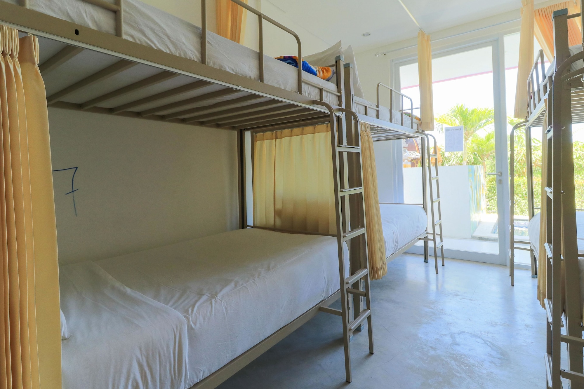 MIXED DORM