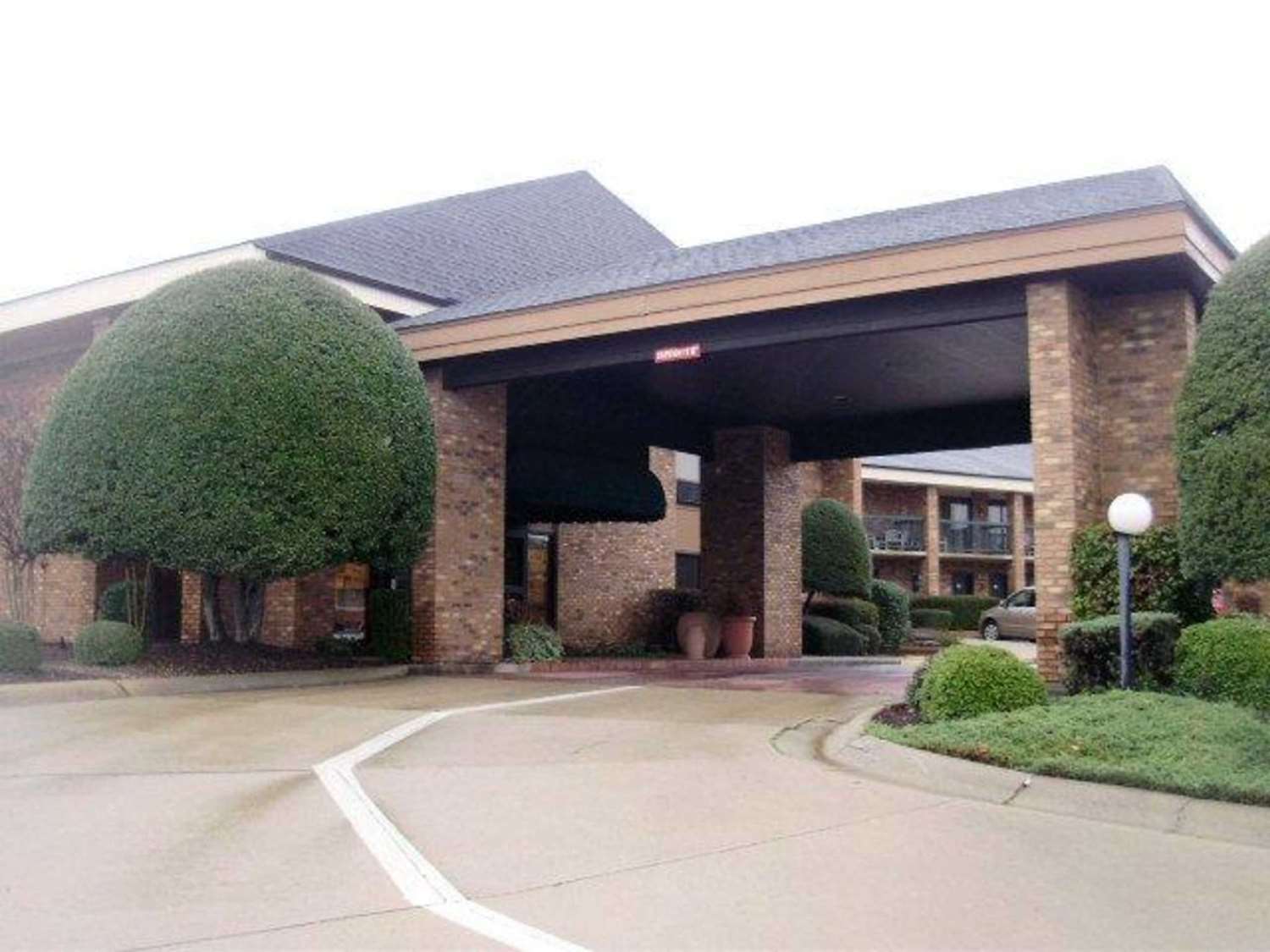 Quality Inn & Suites Searcy I-57 2/20