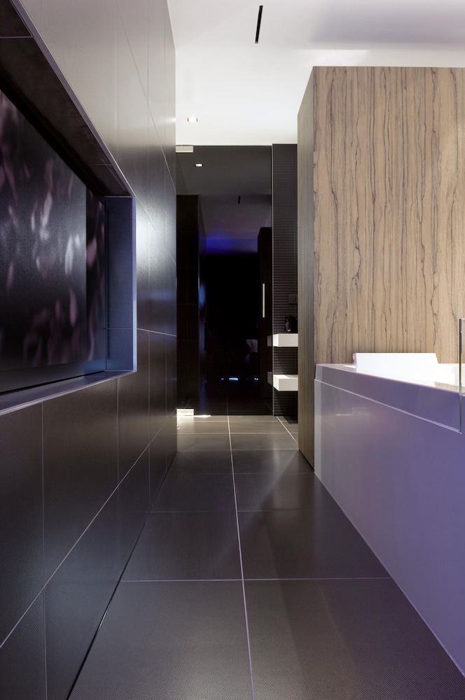 Carbon Hotel 9/61