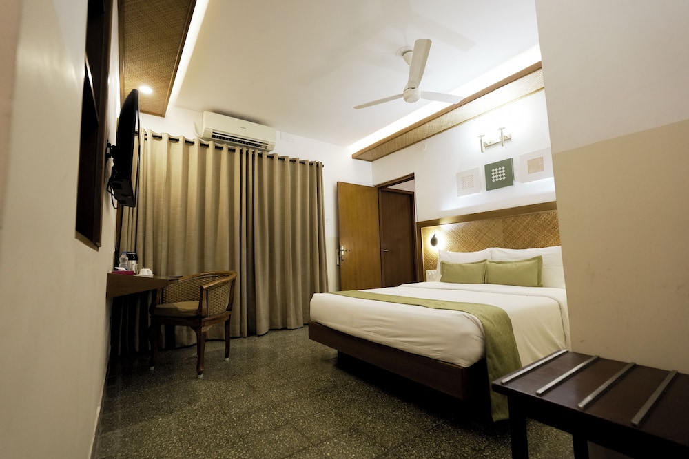 Hanu Reddy Residences Poes Garden 20/57