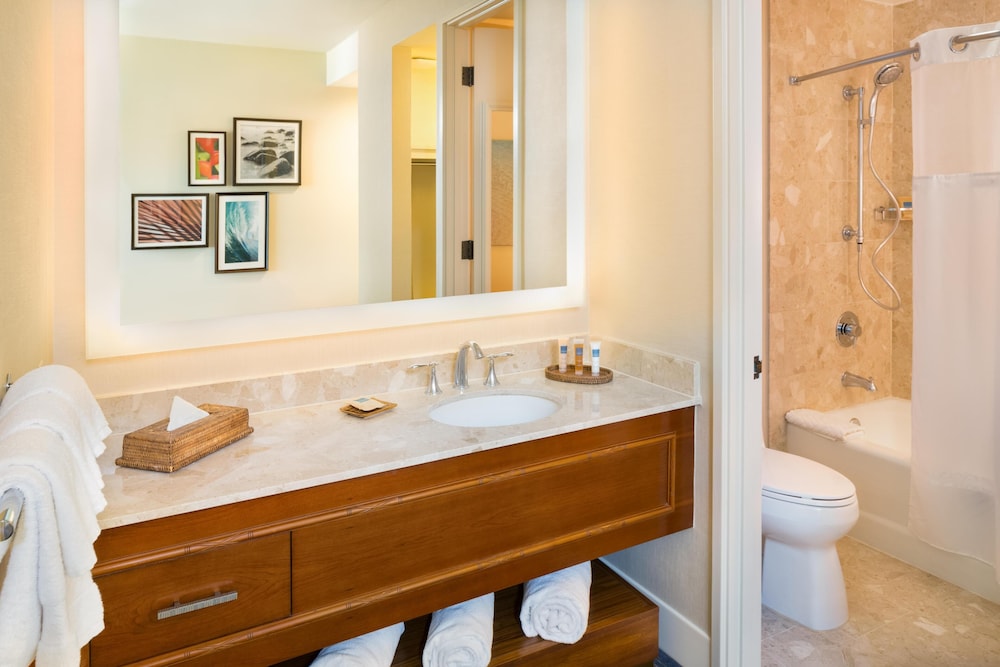 Renovated, Palace, King Bed, Ocean View, Sofa، Hilton Waikoloa Village 7/8