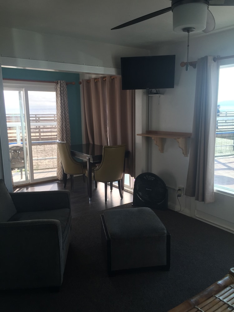 DOLPHIN COVE MOTEL 46/69