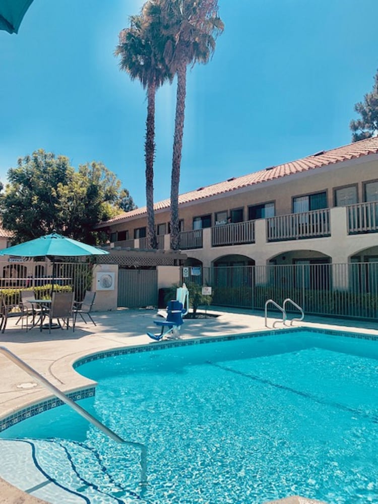 Good Nite Inn Camarillo 8/40