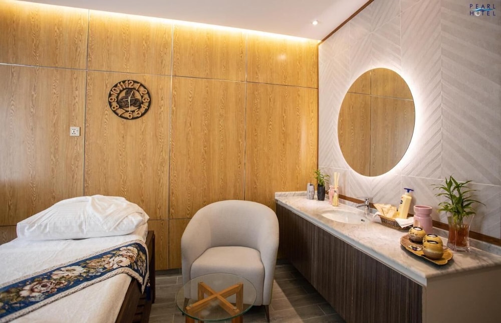 Pearl Hotel 34/43