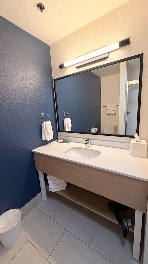 La Quinta Inn & Suites by Wyndham Central Point - Medford 47/48