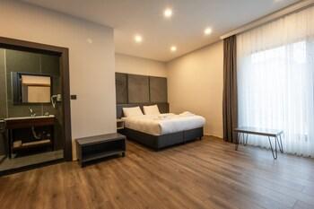 Basic, King Bed