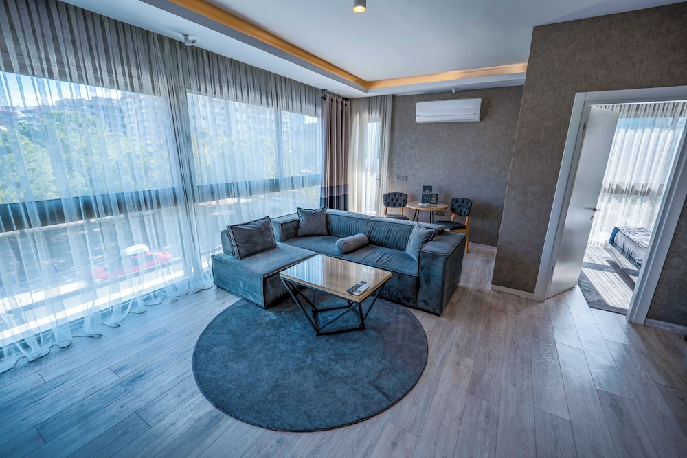 Marlen Hotel Bayrakli 40/48