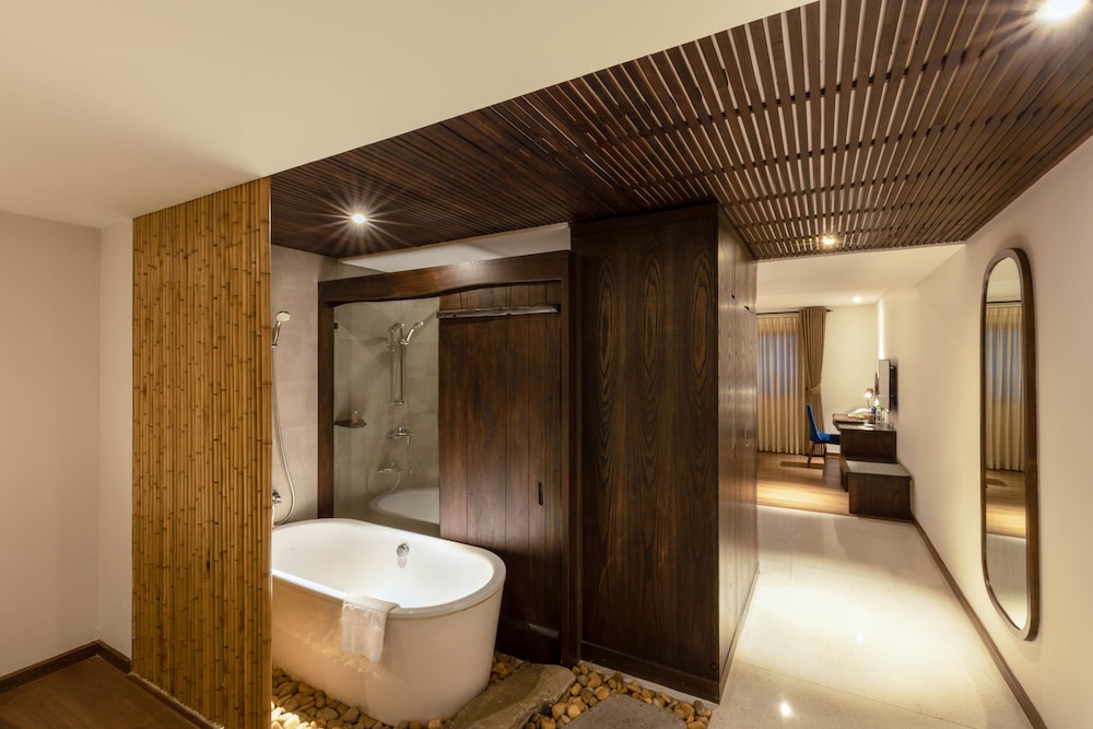 Cochin Zen Hotel 66/70