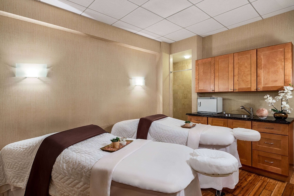 Viana Hotel and Spa, Trademark Collection by Wyndham 33/72