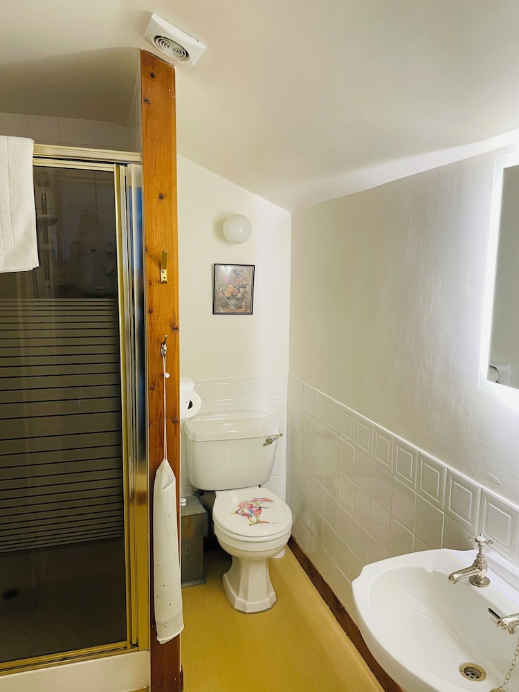 Arosfa Harbourside Guest House 46/50