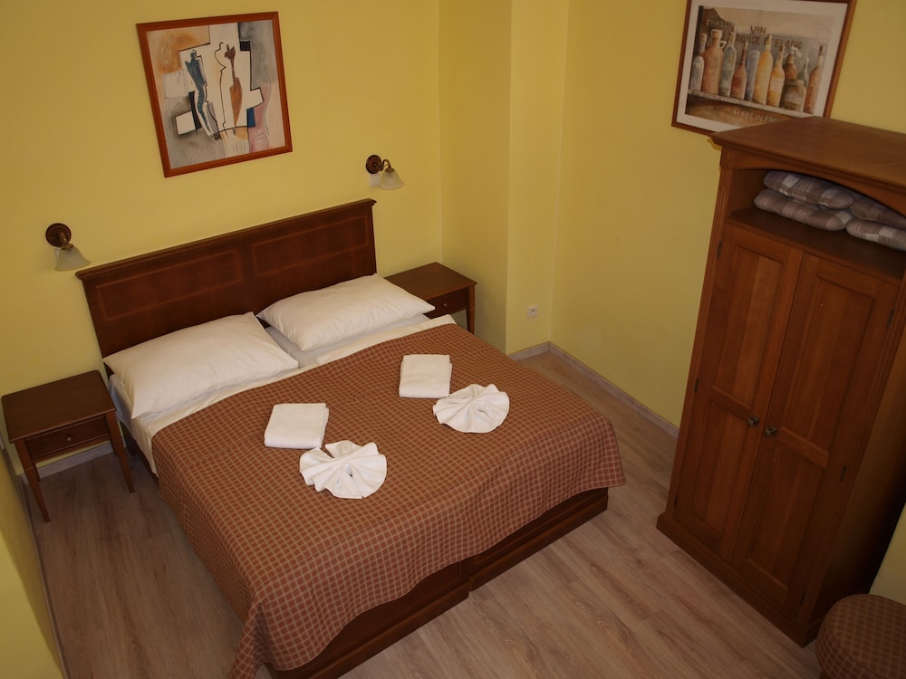 King George Hotel 13/34