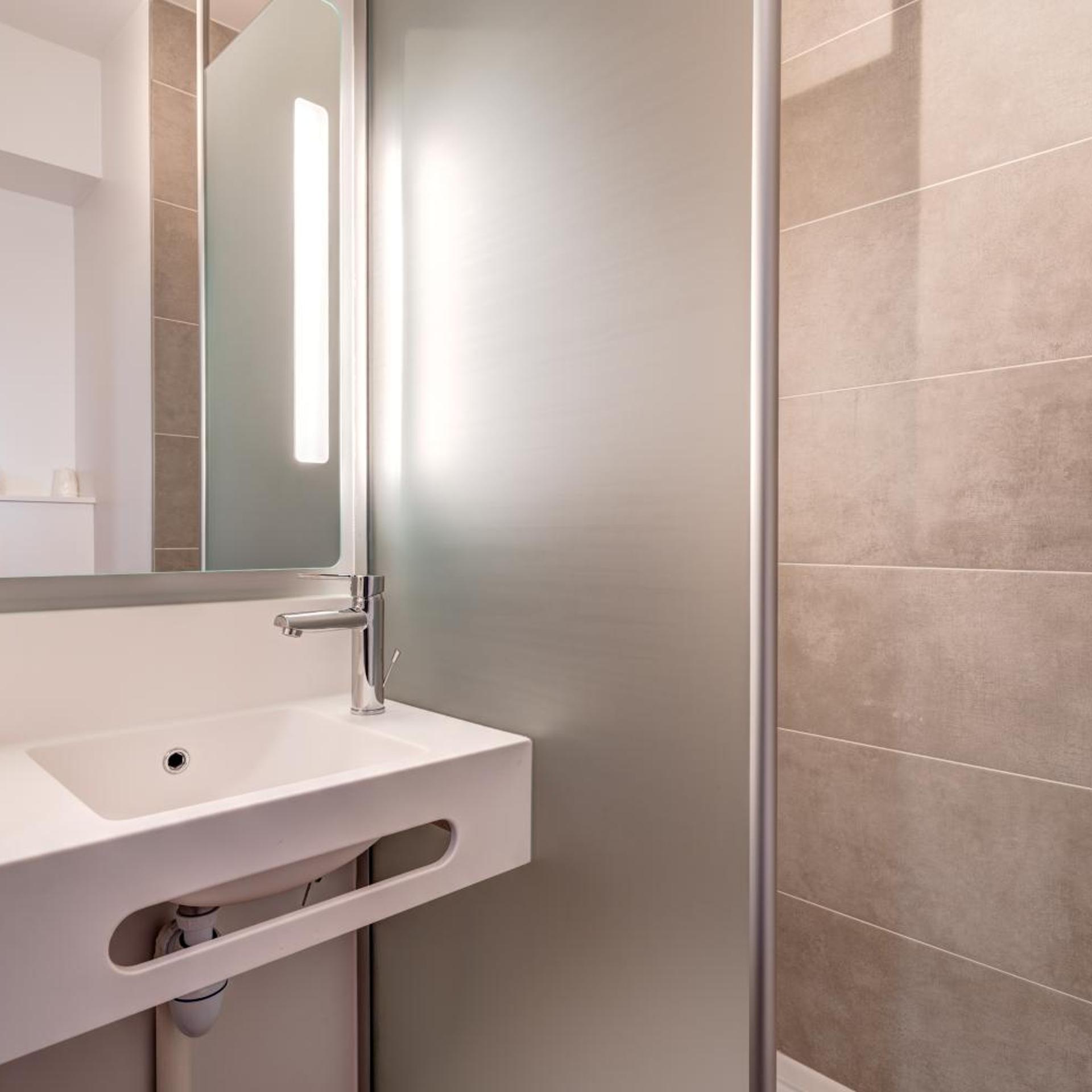 غرفة ثلاثية، B&B Hotel Le Port Marly Saint Germain en Laye 6/7