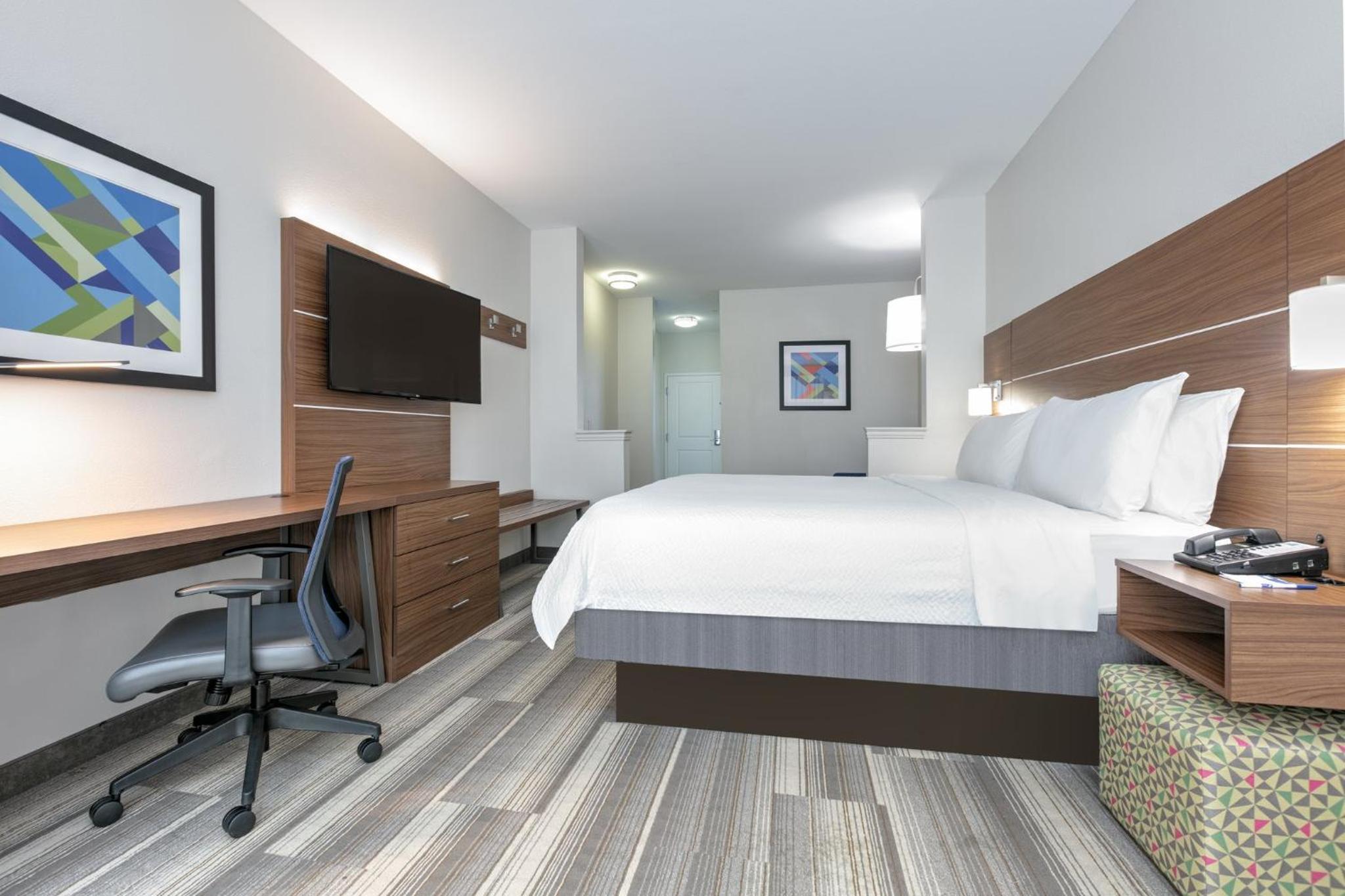 Suite, King Bed, Sofa