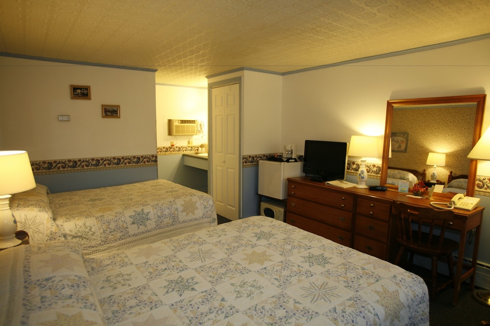 Bennington Motor Inn 11/35
