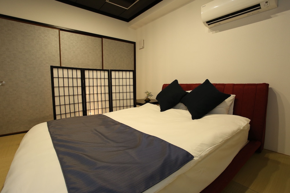 Rozy Hotel Namba 20/63