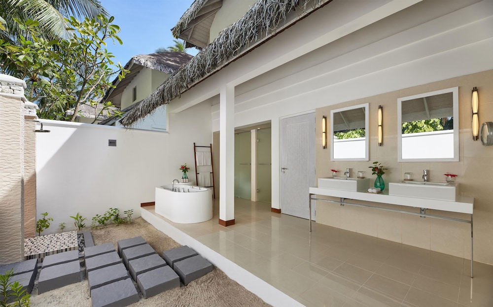 NH Maldives Kuda Rah (former Amaya Kuda Rah Maldives) 69/76