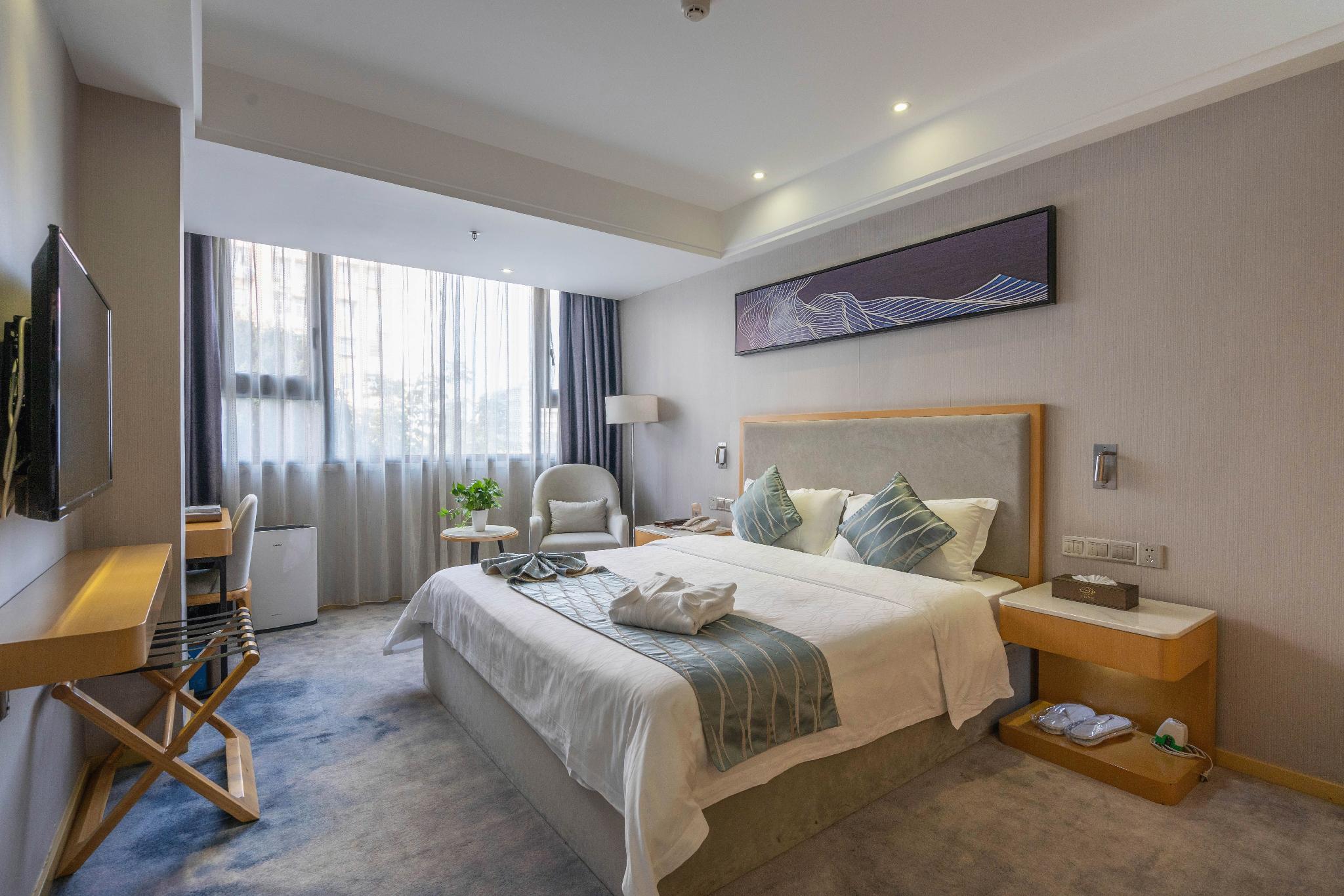 SUPERIOR KING BED ROOM