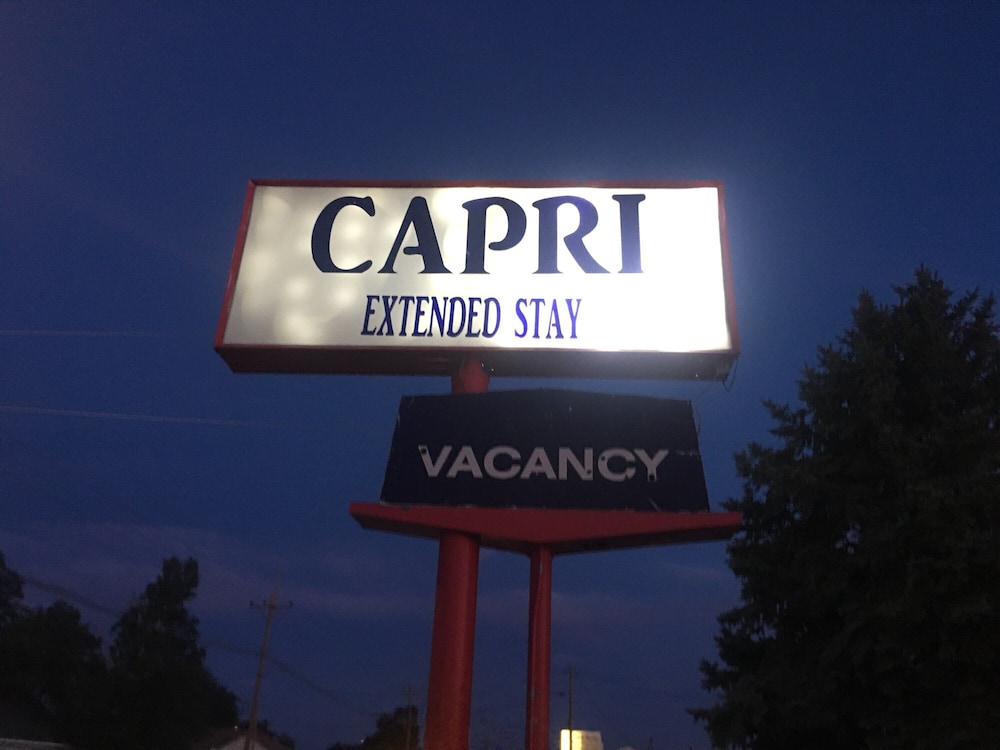 Capri Motel 5/52