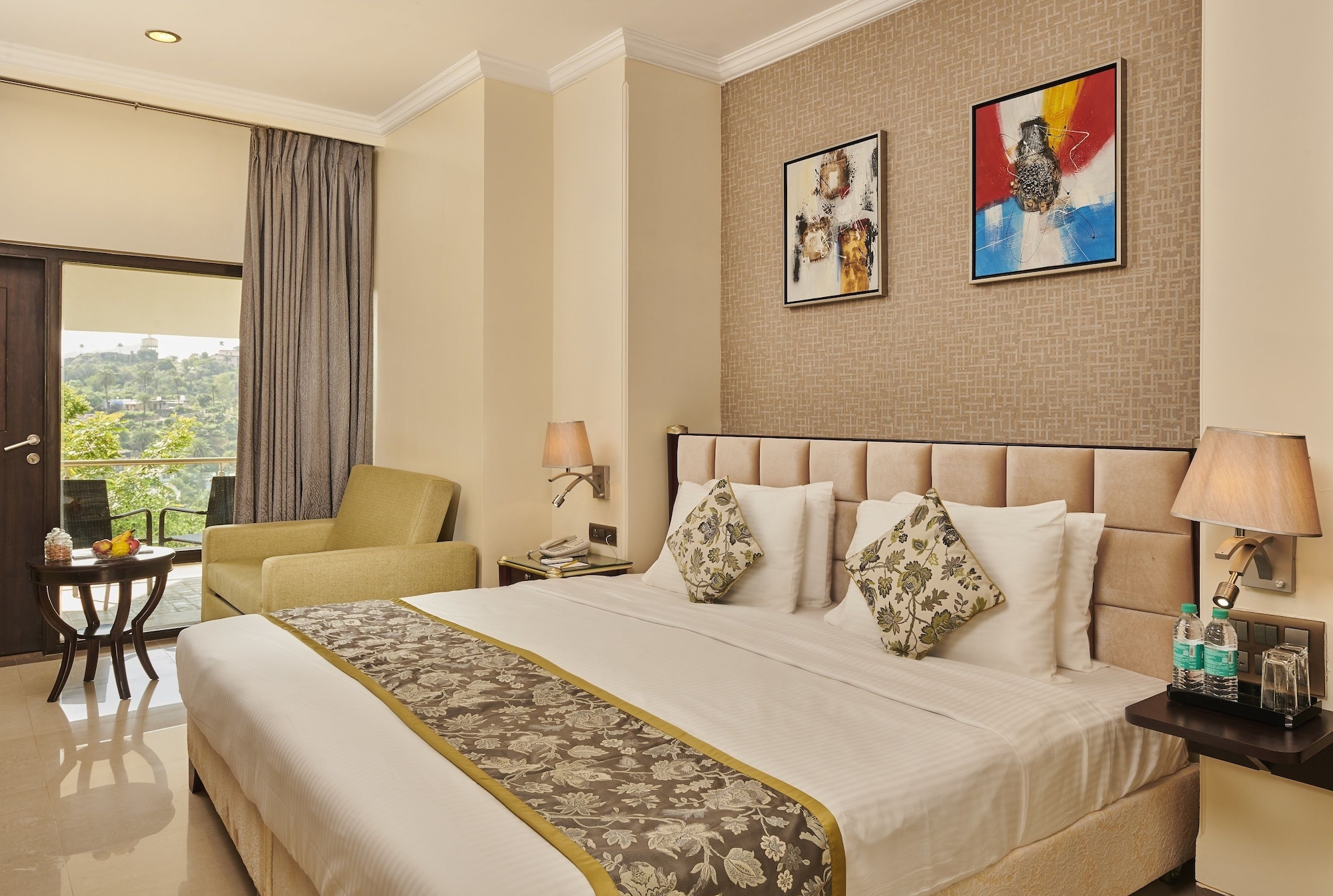 Classic, Queen Bed