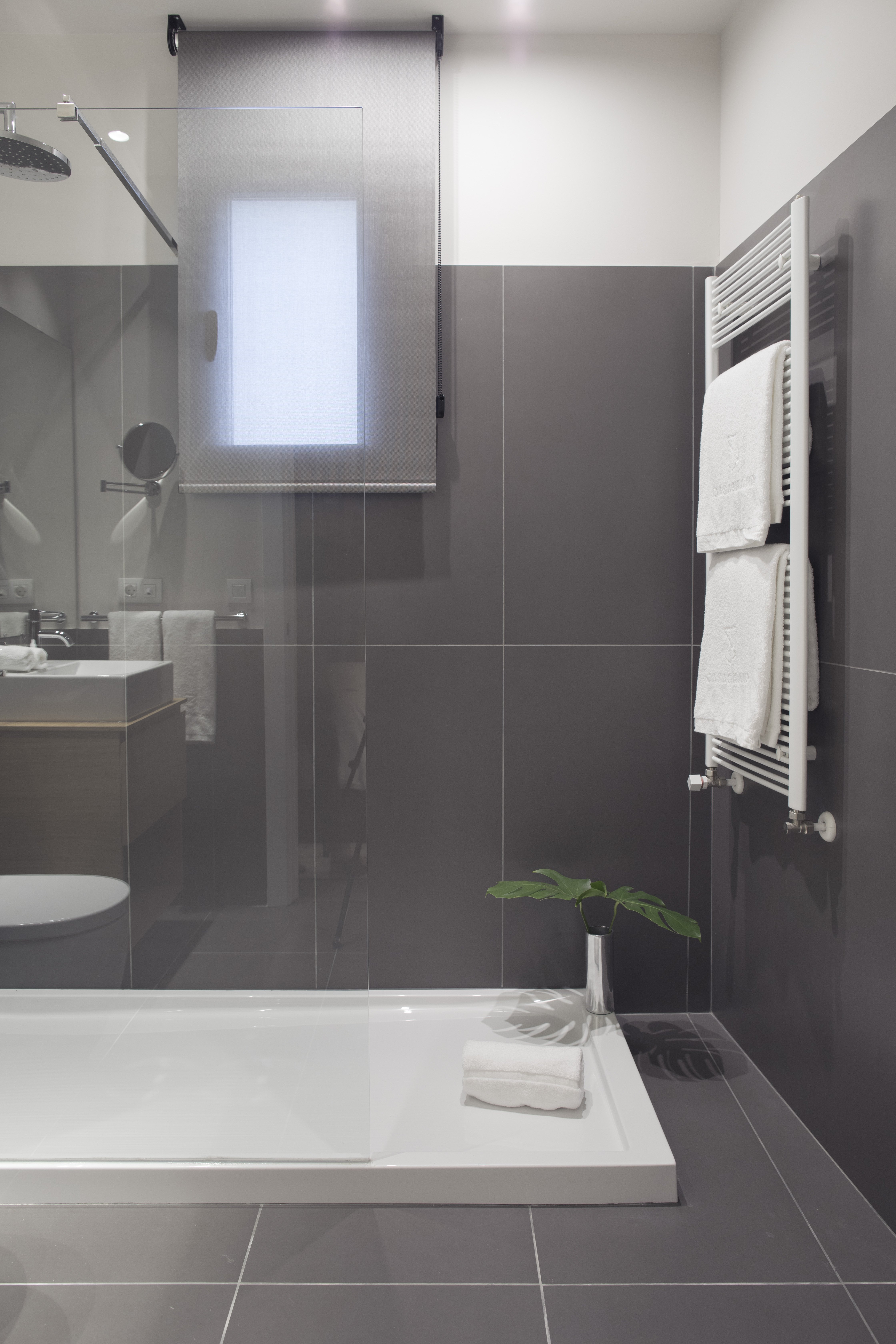 CASAGRAND LUXURY SUITES 72/76