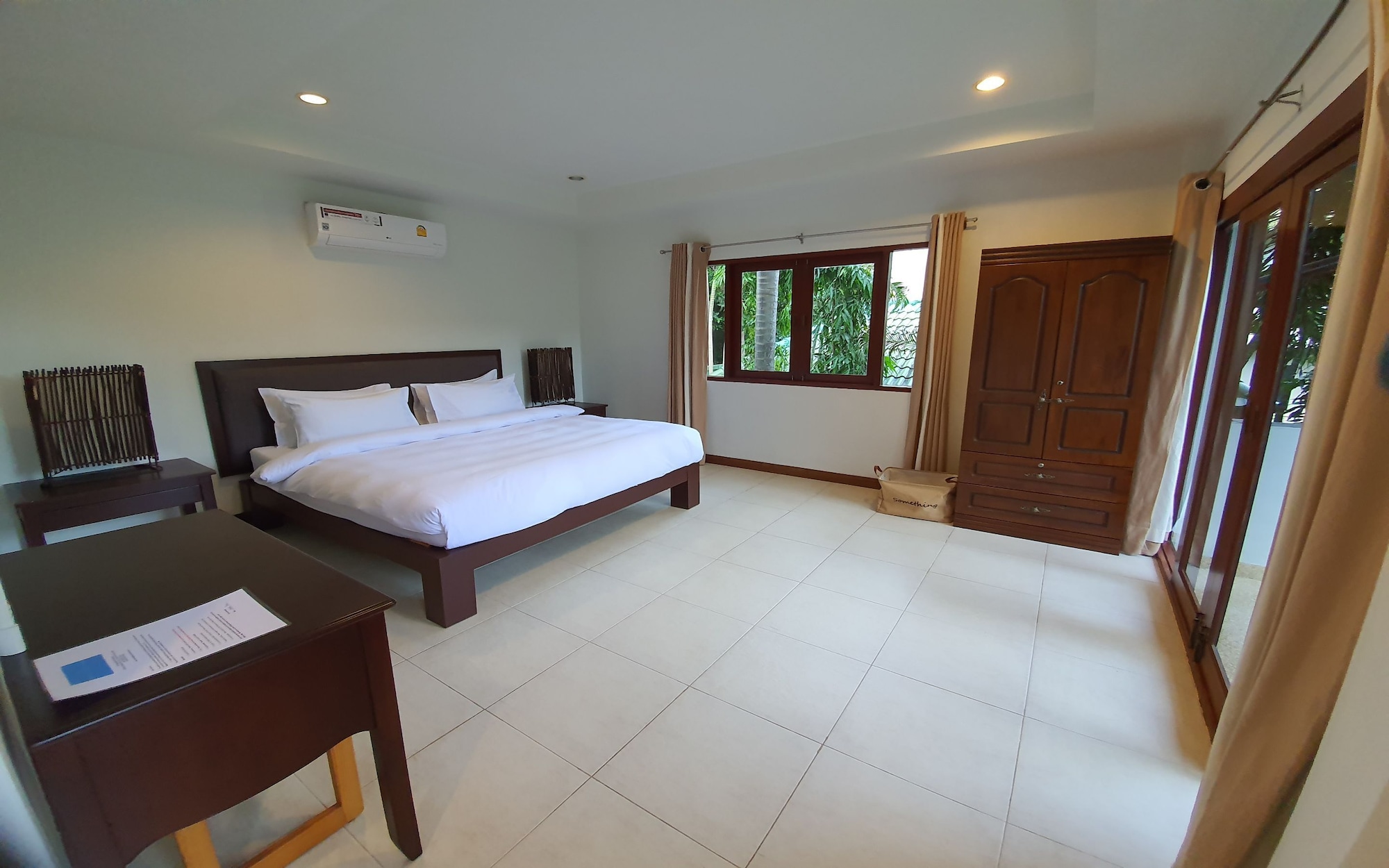 5 BEDROOMS, VILLA