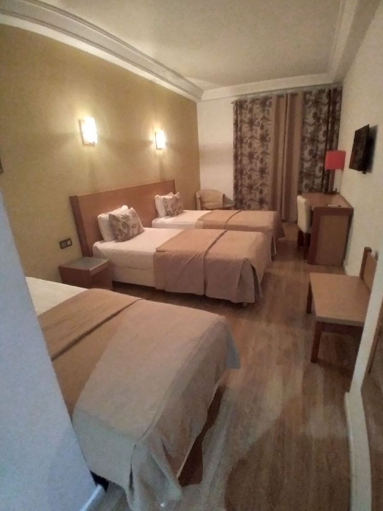 HOTEL ACROSS FEZ 6/18