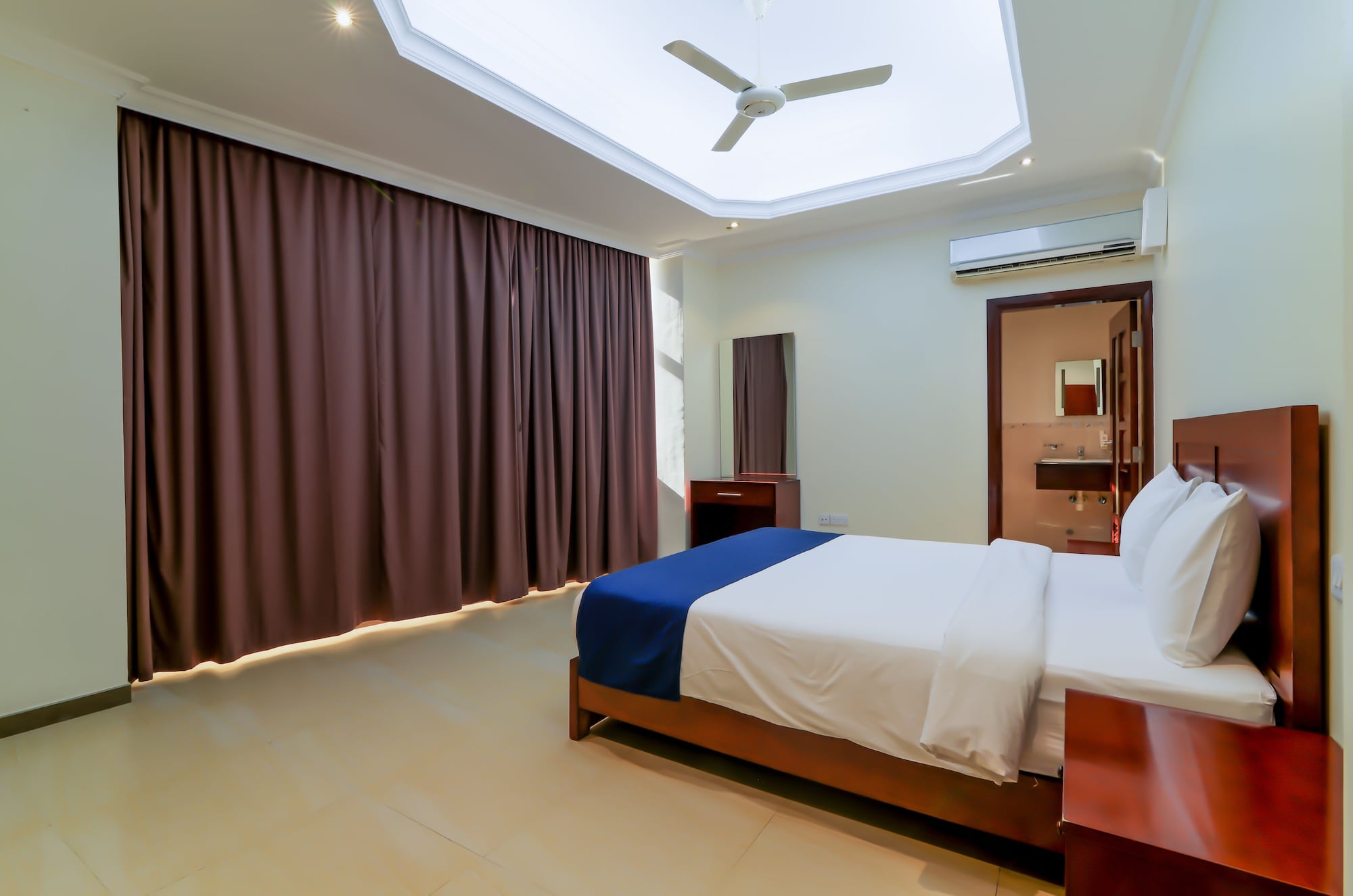 Deluxe, Suite, Queen and Twin Beds, Tanzanite Executive Suites 3/5