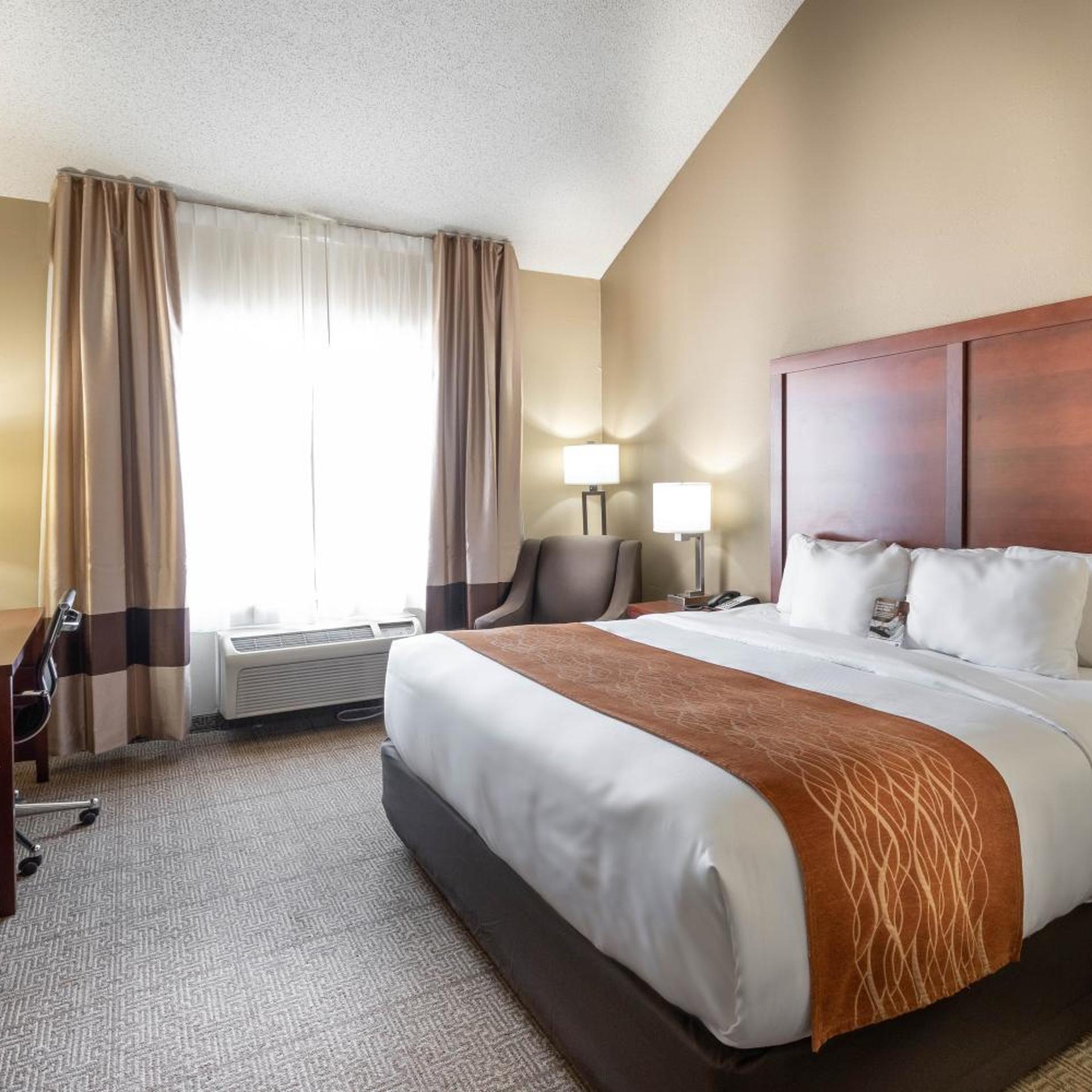 ROOM, KING BED