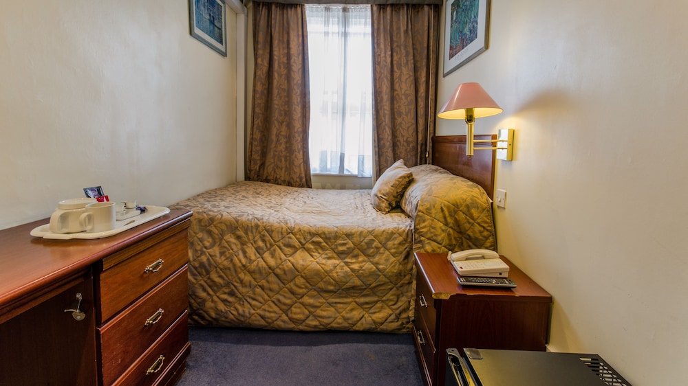 LA PLACE HOTEL 18/77
