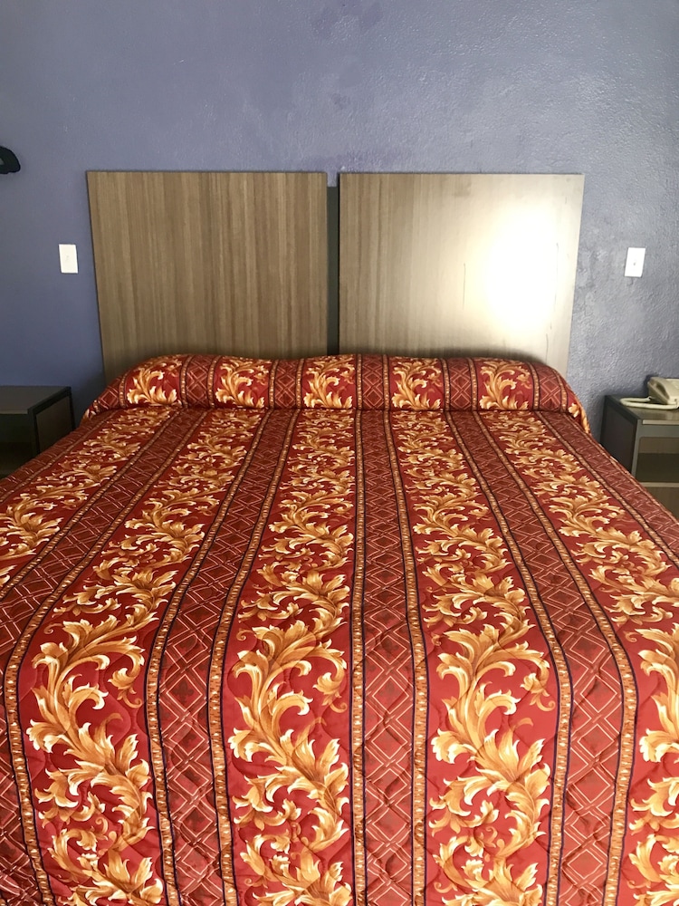 Hyde Park Motel 14/36