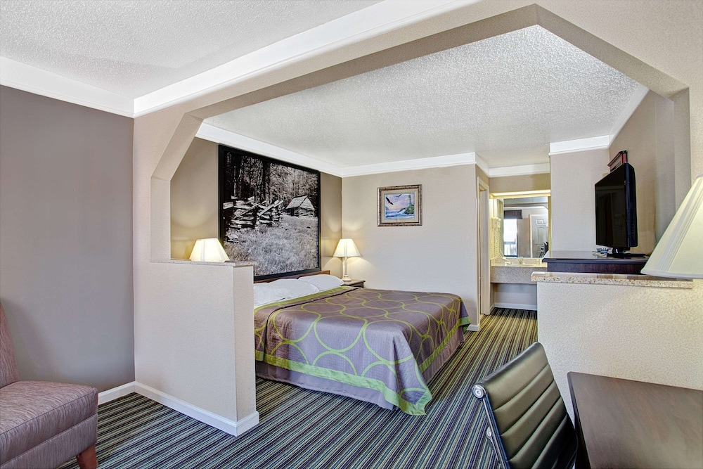 Super 8 By Wyndham Knoxville East 8/38